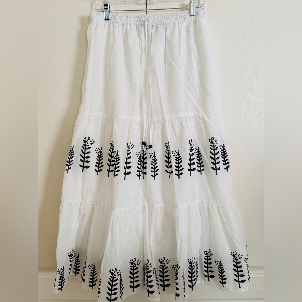 Chic White Maxi Skirt with Black Leaf Design